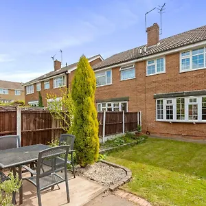  Villa Bright & Spacious With Garden & Parking United Kingdom